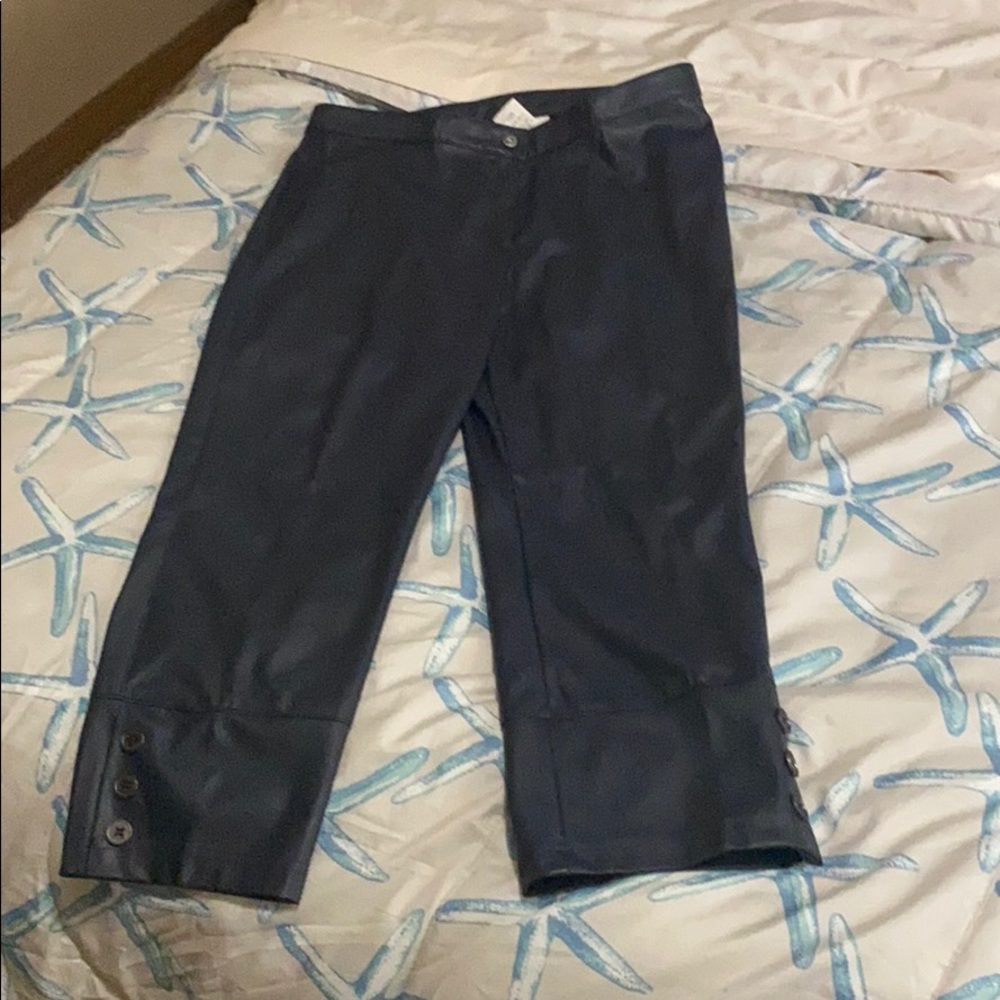 Women’s capris.